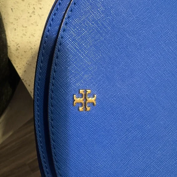 Tory Burch Blue Saddle Crossbody Bag with Textured Finish - Picture 10 of 12